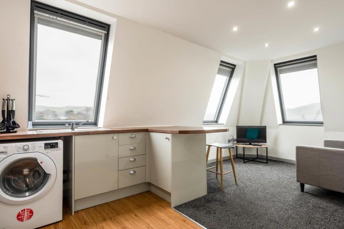 Modern 1 Bed Budget Apartment In Central Halifax Exteriör bild